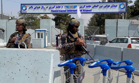 1 No Lon Ngoai San Bay Kabul Nhieu Nguoi Thiet Mang