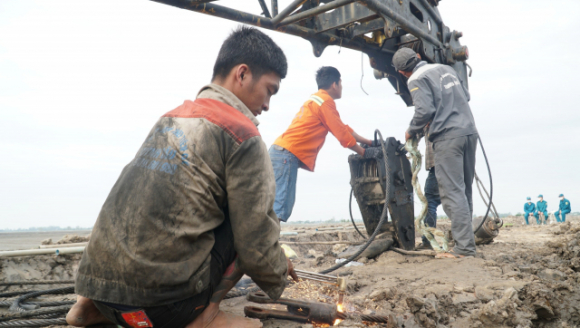 2 No Luc Cuu Be Trai Lot Xuong Tru Cau 35 M O Dong Thap