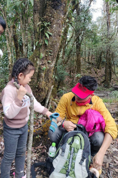 5 Be Gai 6 Tuoi Chinh Phuc Chang Leo Nui 12km Len Dinh Fansipan