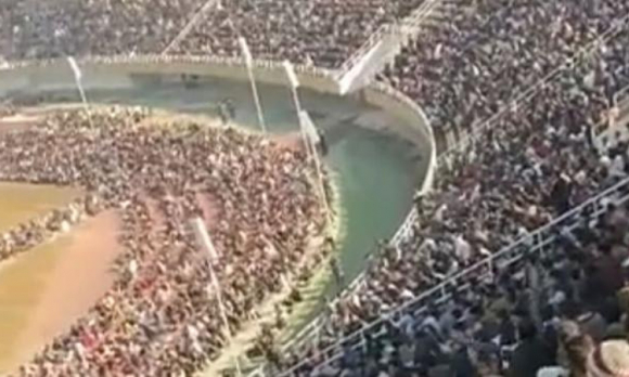 1 32000 Nguoi Ngoi Kin San Van Dong Thi Tuyen Vao Canh Sat