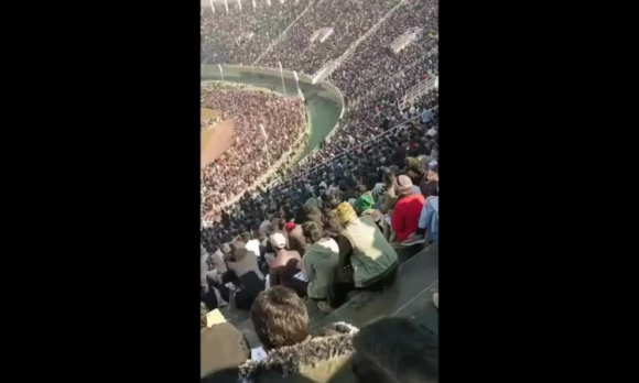 2 32000 Nguoi Ngoi Kin San Van Dong Thi Tuyen Vao Canh Sat