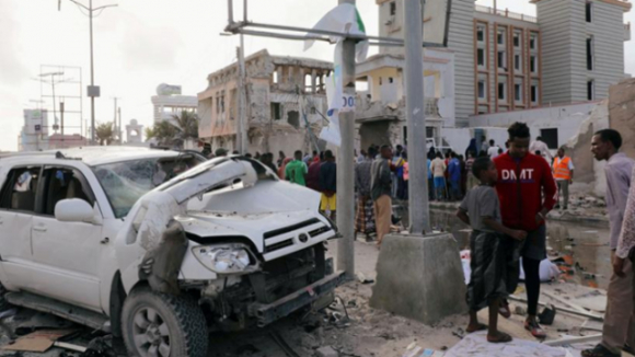 1 Danh Bom Xe Kep O Somali Gan 80 Nguoi Thuong Vong