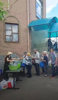 6 Chuyen Cam Dong Ve Vo Chong Nguoi Viet Hang Ngay Nau Com Tu Thien Trong Vung Chien Su Ukraine