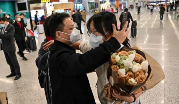 3 Niem Vui Vo Oa Cua Nhung Gia Dinh Trung Quoc Doan Tu Sau 3 Nam Xa Cach Vi Covid 19