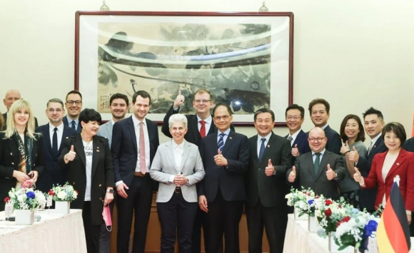 1 Phai Doan Nghi Si Chau Au Toi Dai Loan Ban Ve Hop Tac An Ninh Phong Ve