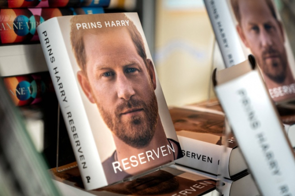 1 Hoi Ky Cua Harry Pha Ky Luc Ngay Dau Phat Hanh Tai Anh