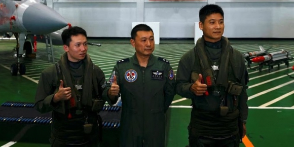 1 Phi Cong Dai Loan Tiet Lo Khoa Hoc Voi Nato