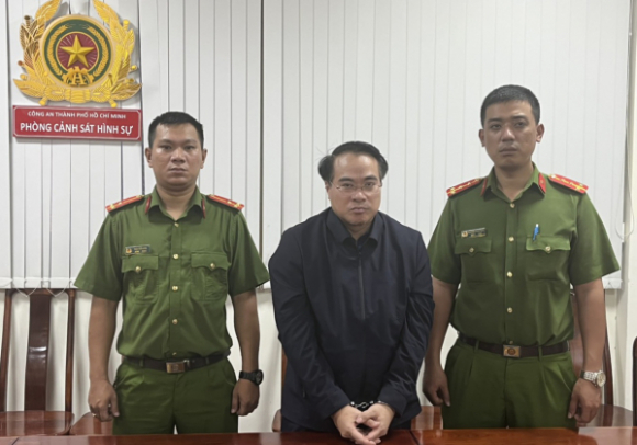 1 Cuc Truong Cuc Dang Kiem Viet Nam Bi Bat