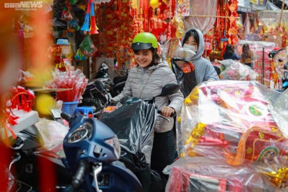 1 Nguoi Ha Noi Tat Bat Sam Le Cung Ong Cong Ong Tao