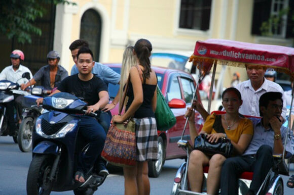 11 Du Khach Tay Sang Duong O Viet Nam Nhu Choi Tro Phieu Luu Mao Hiem