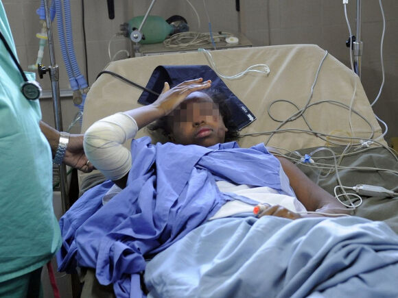 2 Co Gai Duy Nhat Song Sau Tham Hoa Roi May Bay Lenh Denh Tren Bien 12 Tieng