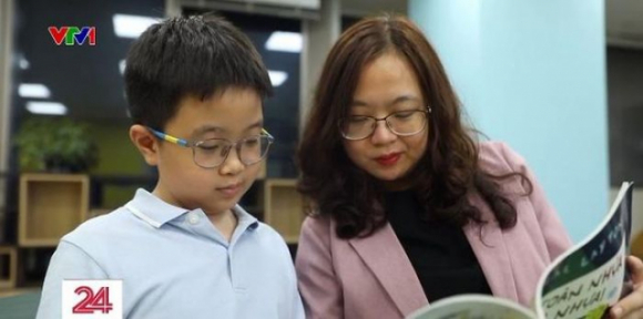 2 Cau Be 10 Tuoi Dich Hang Chuc Dau Sach Ban Chay