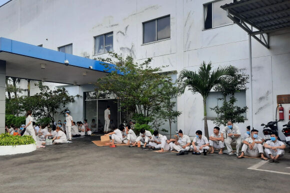 1 Khoc Cuoi Thuong Tet Nghe Thong Bao Lap Tuc Muon Nghi Viec