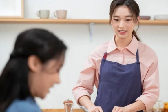 Choáng váng khi biết danh tính người trả lương cho giúp việc nhà tôi cả năm qua