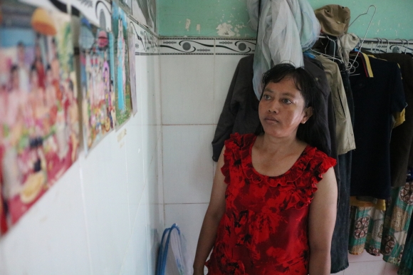 10 Can Tien Lai Mat Viec Lao Dong Ngheo Boi Rac Kiem Thuc An Quan Ao Moi Don Tet