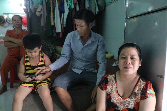 15 Can Tien Lai Mat Viec Lao Dong Ngheo Boi Rac Kiem Thuc An Quan Ao Moi Don Tet