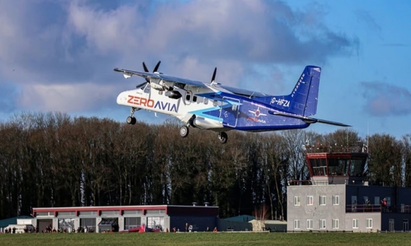 1 May Bay Hydro Lon Nhat The Gioi Cat Canh Lan Dau Tien