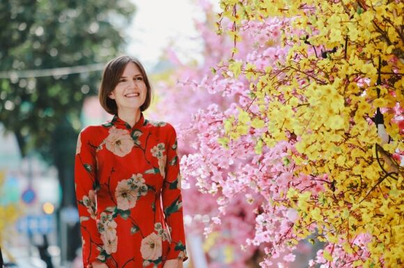 4 Dai Su Anh Nhan Vien Su Quan Canada Goi Banh Chung Don Tet