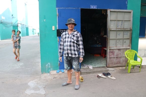 5 Can Tien Lai Mat Viec Lao Dong Ngheo Boi Rac Kiem Thuc An Quan Ao Moi Don Tet