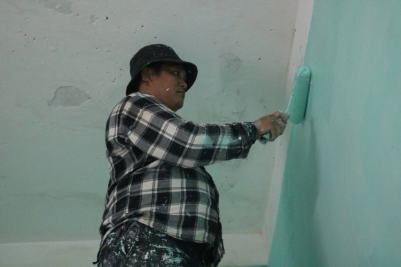 6 Can Tien Lai Mat Viec Lao Dong Ngheo Boi Rac Kiem Thuc An Quan Ao Moi Don Tet