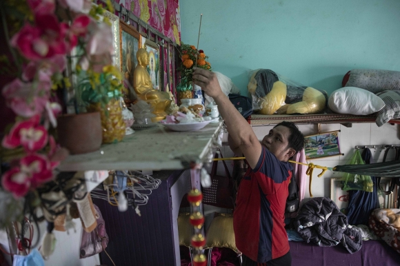 7 Can Tien Lai Mat Viec Lao Dong Ngheo Boi Rac Kiem Thuc An Quan Ao Moi Don Tet