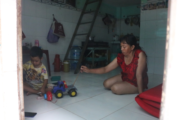 9 Can Tien Lai Mat Viec Lao Dong Ngheo Boi Rac Kiem Thuc An Quan Ao Moi Don Tet