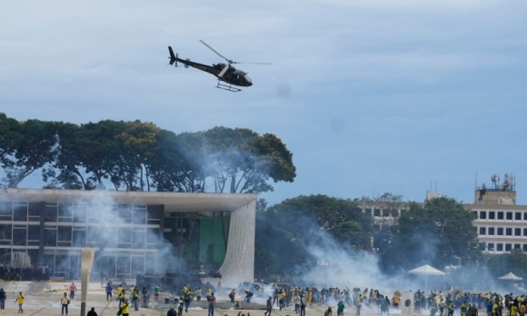 2 Tu Lenh Brazil Mat Chuc Sau Bao Loan