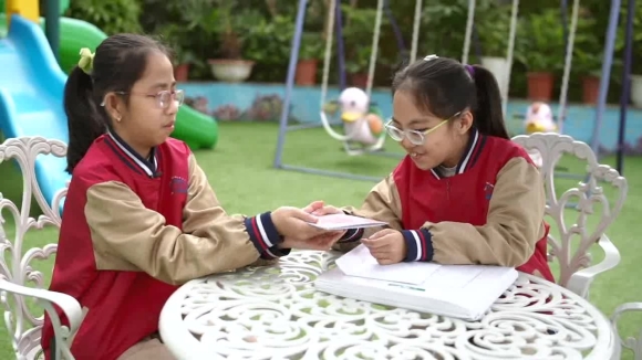 1 Dai Su My Lam Thiep Chuc Tet Bang Chu Noi