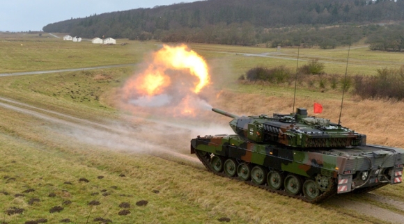 1 Ukraine Rong Cua Nhan Xe Tang Chien Dau Chu Luc Leopard Nga Canh Bao Ve Tham Kich Toan Cau