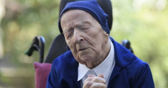 1 Cu Ba Lon Tuoi Nhat The Gioi Nguoi Phap Qua Doi