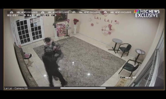 2 Khoanh Khac Lap Trinh Vien Tuoc Vu Khi Cua Nghi Pham Xa Sung O California