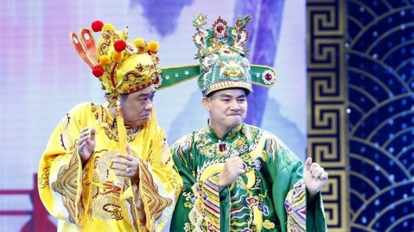 Từ vụ Xuân Bắc nghĩ về chuyện “ngắm chiếc bóng của mình trên tường”