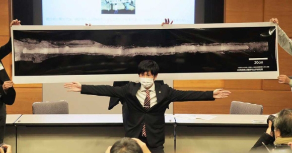 2 Guong Dong Va Kiem Sat Duoi Ma Quy Trong Mo Co Nhat Ban