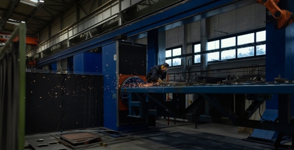 1 Ben Trong Nha Xuong Bi Mat O Ba Lan Giup Ukraine Hoi Sinh Vu Khi