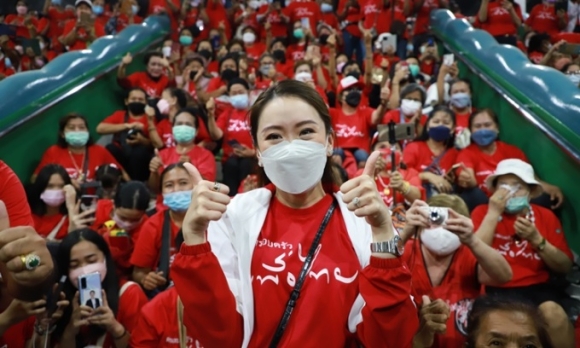 1 Con Gai Ong Thaksin Tu Tin Ve Bau Cu Thu Tuong