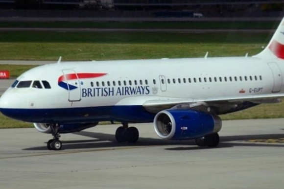 1 Nu Tiep Vien Say Xin Do Cao Hon 9000m Phi Cong Goi Canh Sat