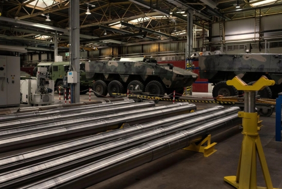 2 Ben Trong Nha Xuong Bi Mat O Ba Lan Giup Ukraine Hoi Sinh Vu Khi