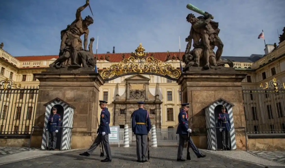 2 Tan Tong Thong Sec Se Mang Lai Su Ung Ho Vo Dieu Kien Cho Ukraine