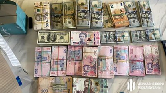 1 Ukraine Dot Kich Nha Lanh Dao Cuc Thue Thu Hang Tram Nghin Usd