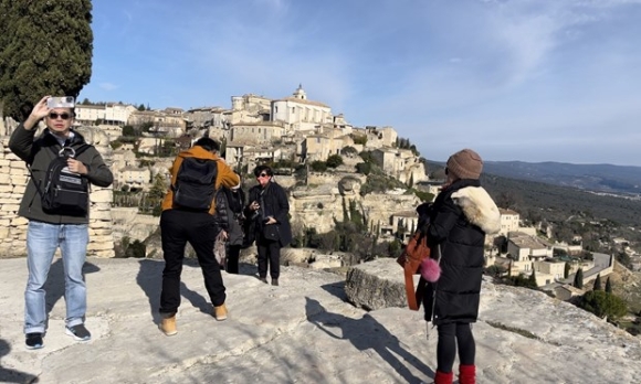 2 Ghe Tham Lang Co Gordes Tai Phap Diem Den Hap Dan Cua Khach Du Lich