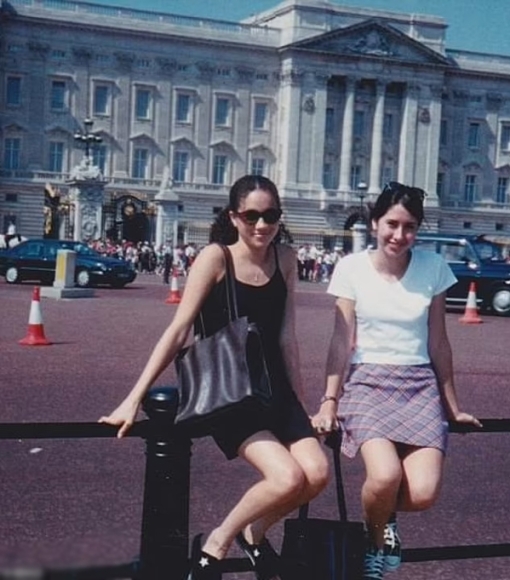 2 Meghan Bi Boc Me Noi Doi Chuyen Khong Biet Gi Ve Hoang Gia