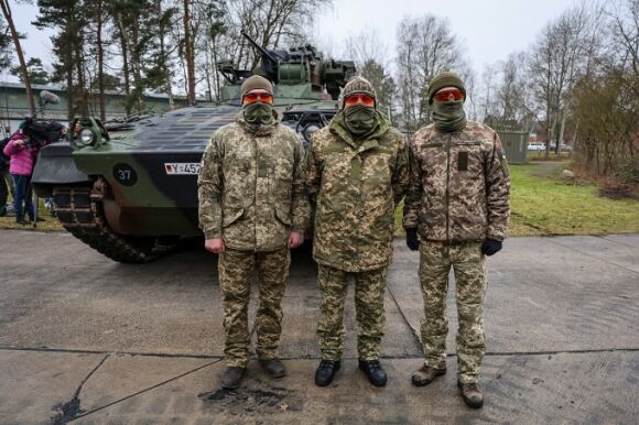 1 Khoa Hoc Cap Toc Giup Binh Si Ukraine Van Hanh Xe Tang Leopard 2