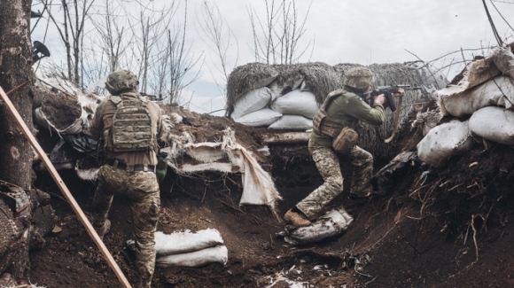 3 Ukraine Dieu Tieu Doan Tinh Nhue Giai Vay Cho Chao Lua Mien Dong