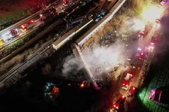 1 Hy Lap 2 Doan Tau Va Cham Da Co Hon 100 Nguoi Thuong Vong