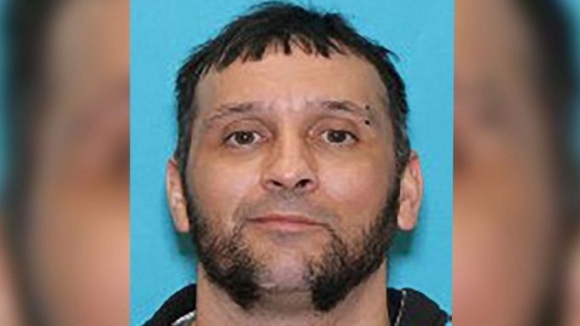 1 Hanh Khach My Mang Thiet Bi No Tu Che Toi San Bay