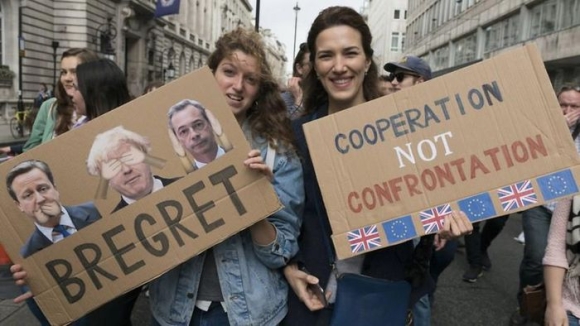 1 Nhieu Nguoi Anh To Thai Do Bregret Hoi Han Vi Roi Eu