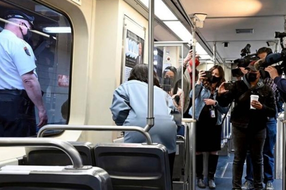 1 Nguoi Phu Nu Anh Bi Cuong Hiep 2 Lan Tren Cung Chuyen Tau