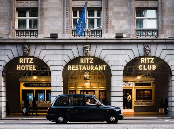 5 Quan He Tu Gan Bo Den Ran Nut Cua Cap Song Sinh Ty Phu Ngan Hang Barclays