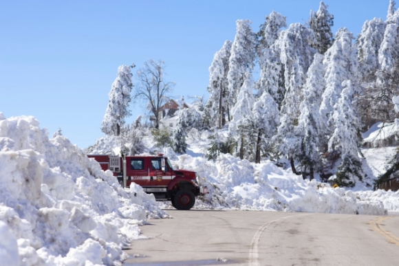9 Nguoi Dan California Keu Cuu Giua Bao Tuyet Tan Khoc