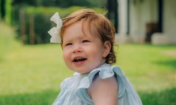 1 Harry Meghan Dung Tuoc Hieu Cong Chua Cho Con Gai Khi Rua Toi